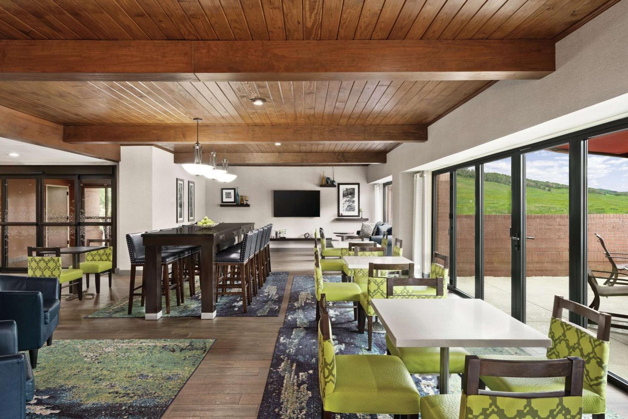 Hampton Inn Atlanta-Stone Mountain Exterior photo