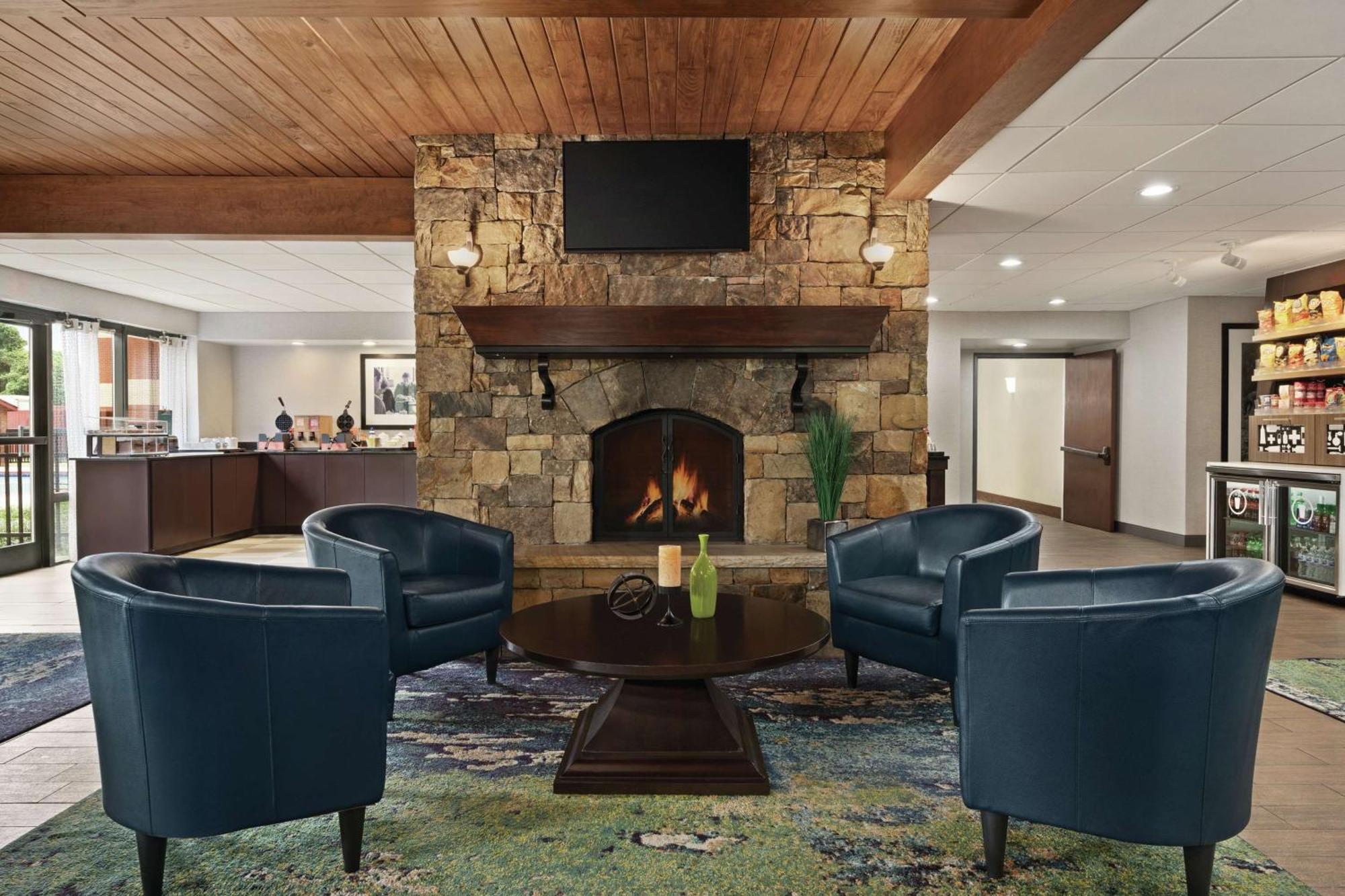 Hampton Inn Atlanta-Stone Mountain Exterior photo